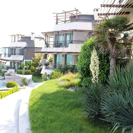 Art Complex Anel מלון 3*