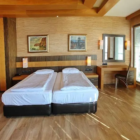 Art Complex Anel מלון 3*