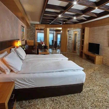 Art Complex Anel 3*